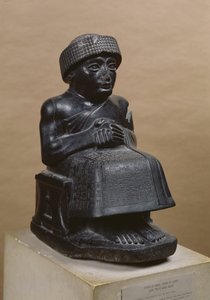 Gudea, Lagash hercege, Ningizzadának, a neo-sumernek szentelt szobor Tellohból, az ókori Girsuból, Kr.e. 2130 körül (diorit) (lásd még: 71510 és 208106)